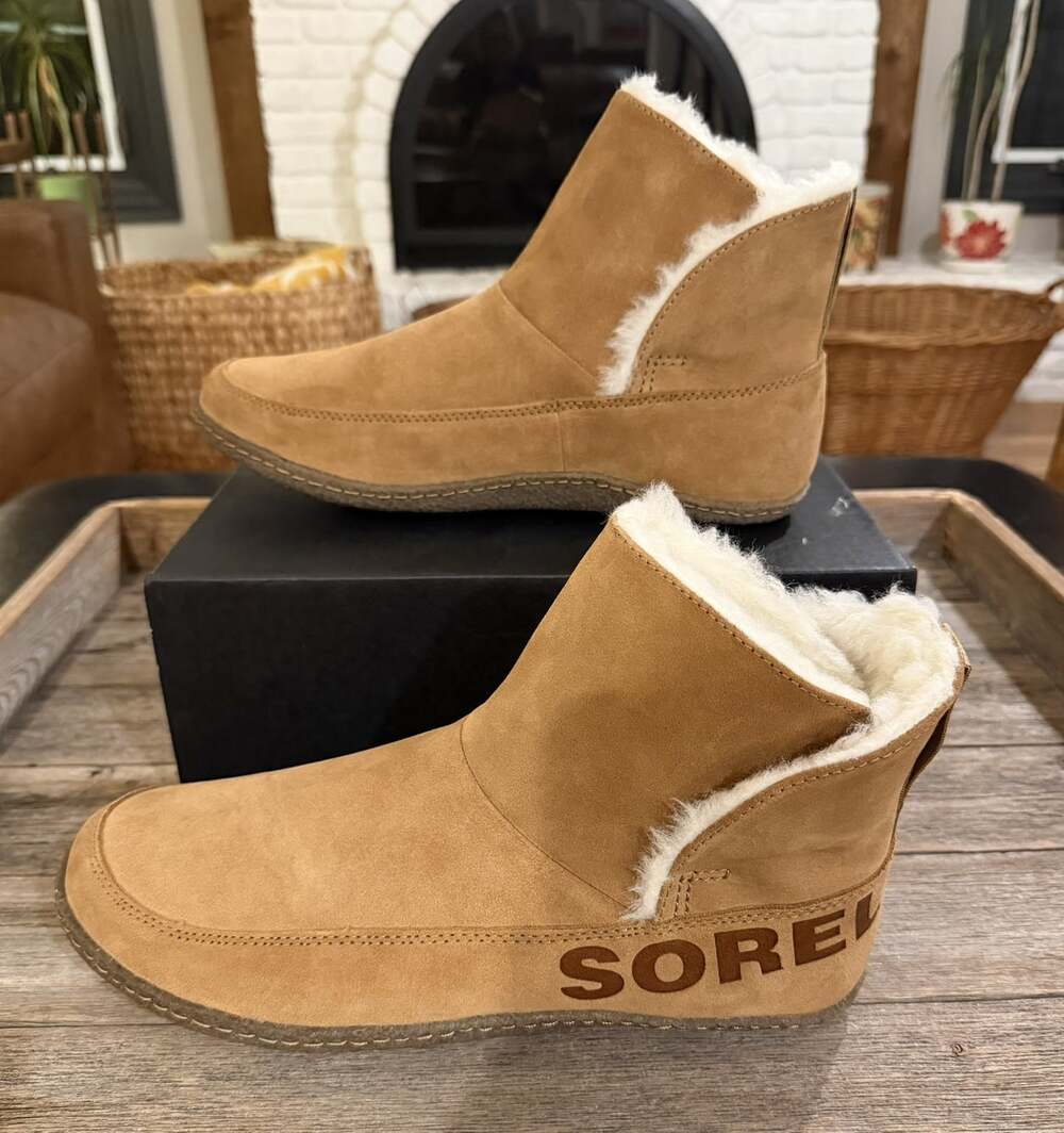 Sorel Nakiska Women’s Size 12 Camel Brown Suede Faux Fur Bootie Slippers NIB